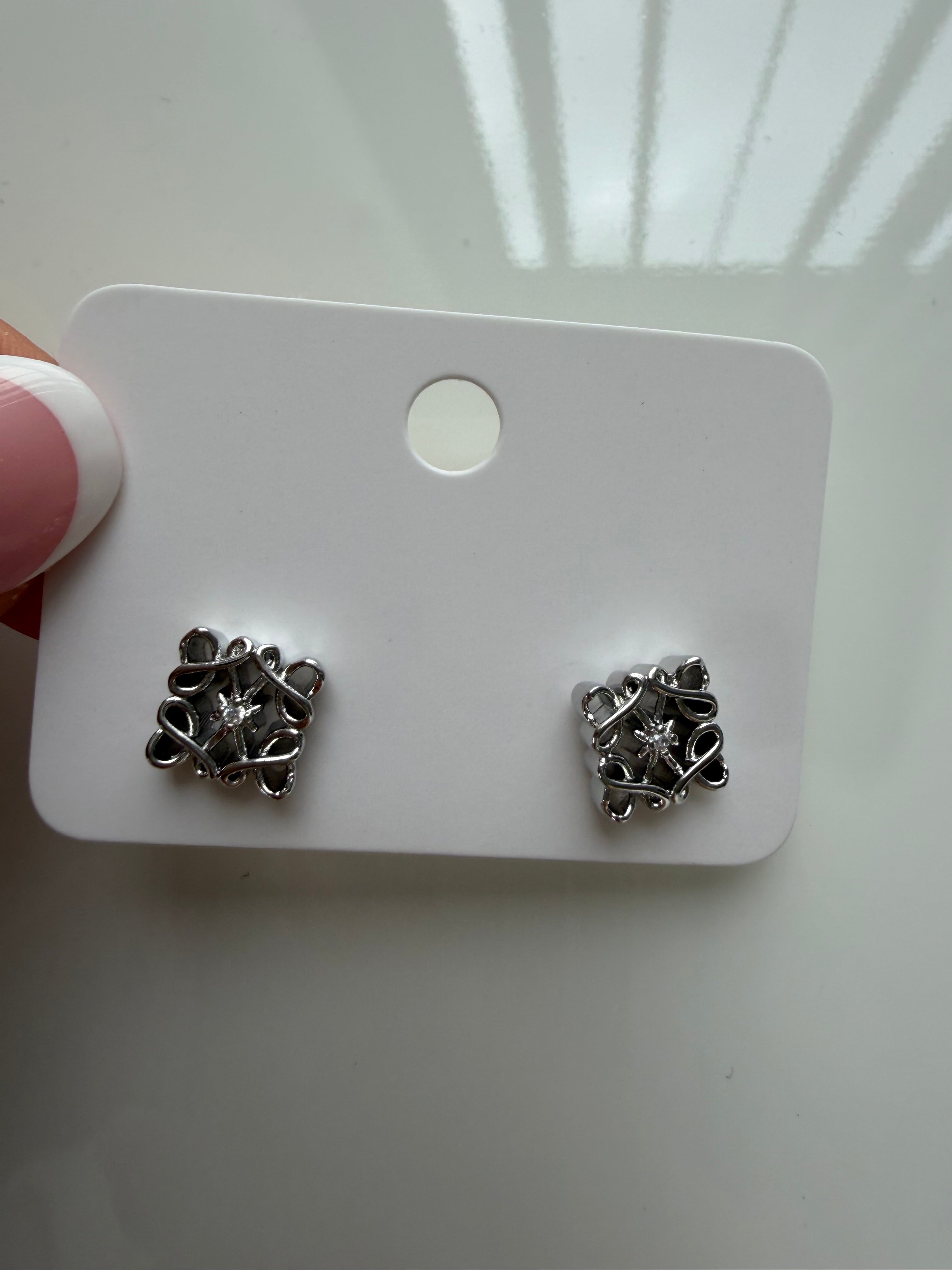 Knot Earrings
